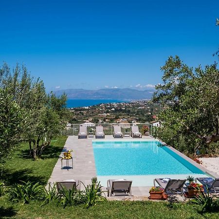 Villa Maria Con Piscina E Vista Mare カステッランマーレ・デル・ゴルフォ エクステリア 写真