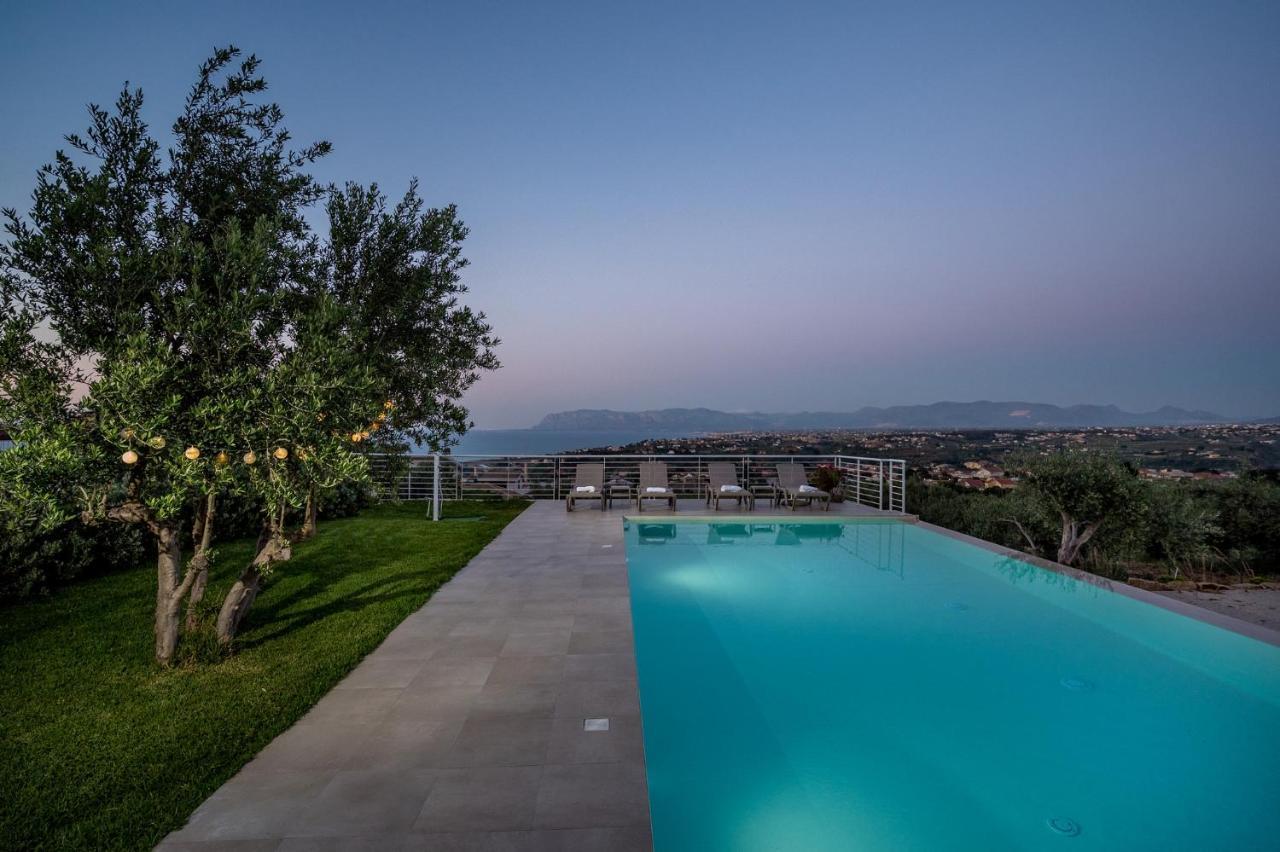Villa Maria Con Piscina E Vista Mare カステッランマーレ・デル・ゴルフォ エクステリア 写真