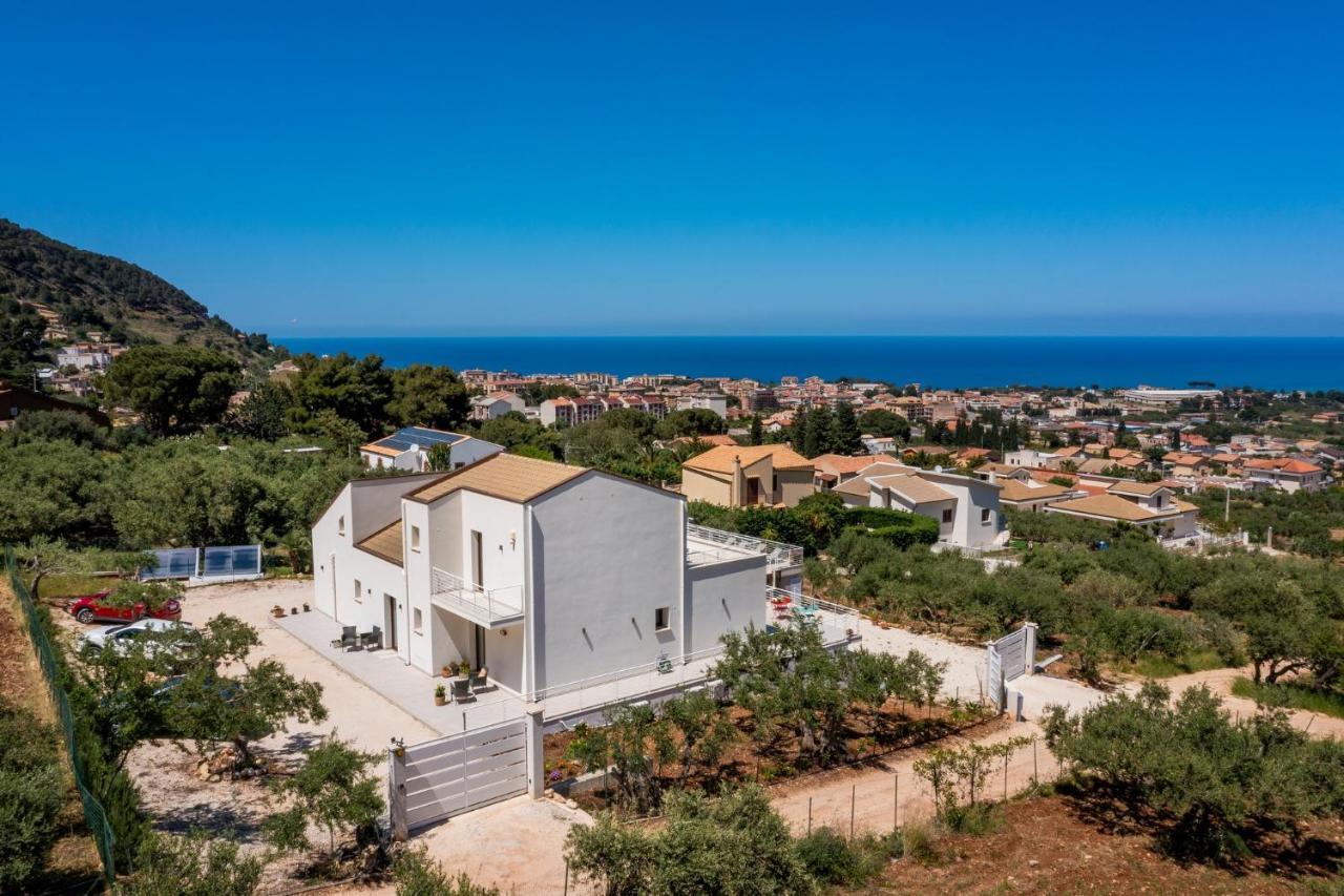 Villa Maria Con Piscina E Vista Mare カステッランマーレ・デル・ゴルフォ エクステリア 写真