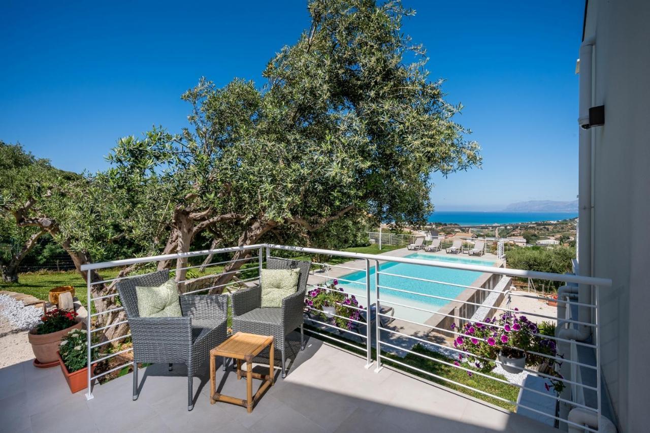 Villa Maria Con Piscina E Vista Mare カステッランマーレ・デル・ゴルフォ エクステリア 写真