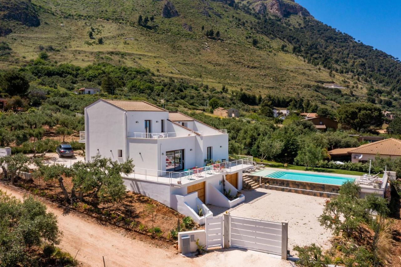 Villa Maria Con Piscina E Vista Mare カステッランマーレ・デル・ゴルフォ エクステリア 写真