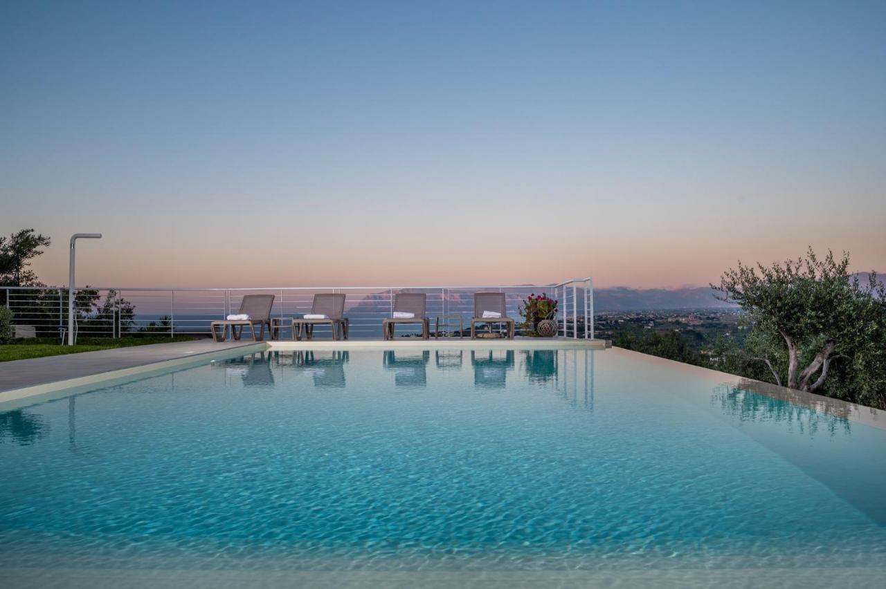 Villa Maria Con Piscina E Vista Mare カステッランマーレ・デル・ゴルフォ エクステリア 写真