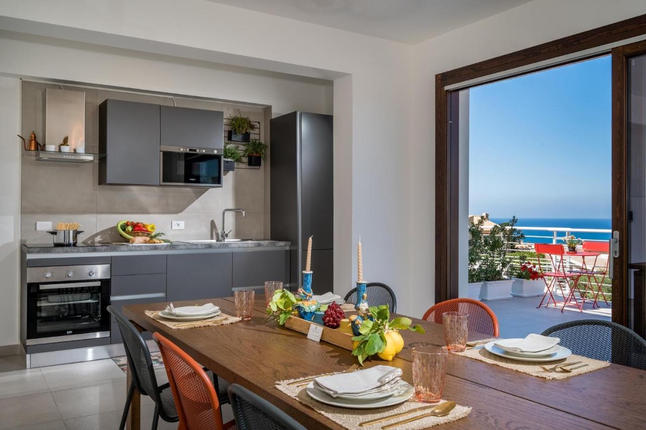 Villa Maria Con Piscina E Vista Mare カステッランマーレ・デル・ゴルフォ エクステリア 写真